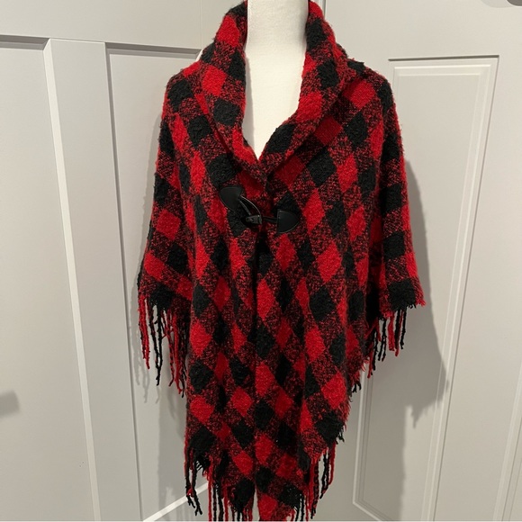David & Young Sweaters - David & Young Red/Black Buffalo Check Shawl Sz OS